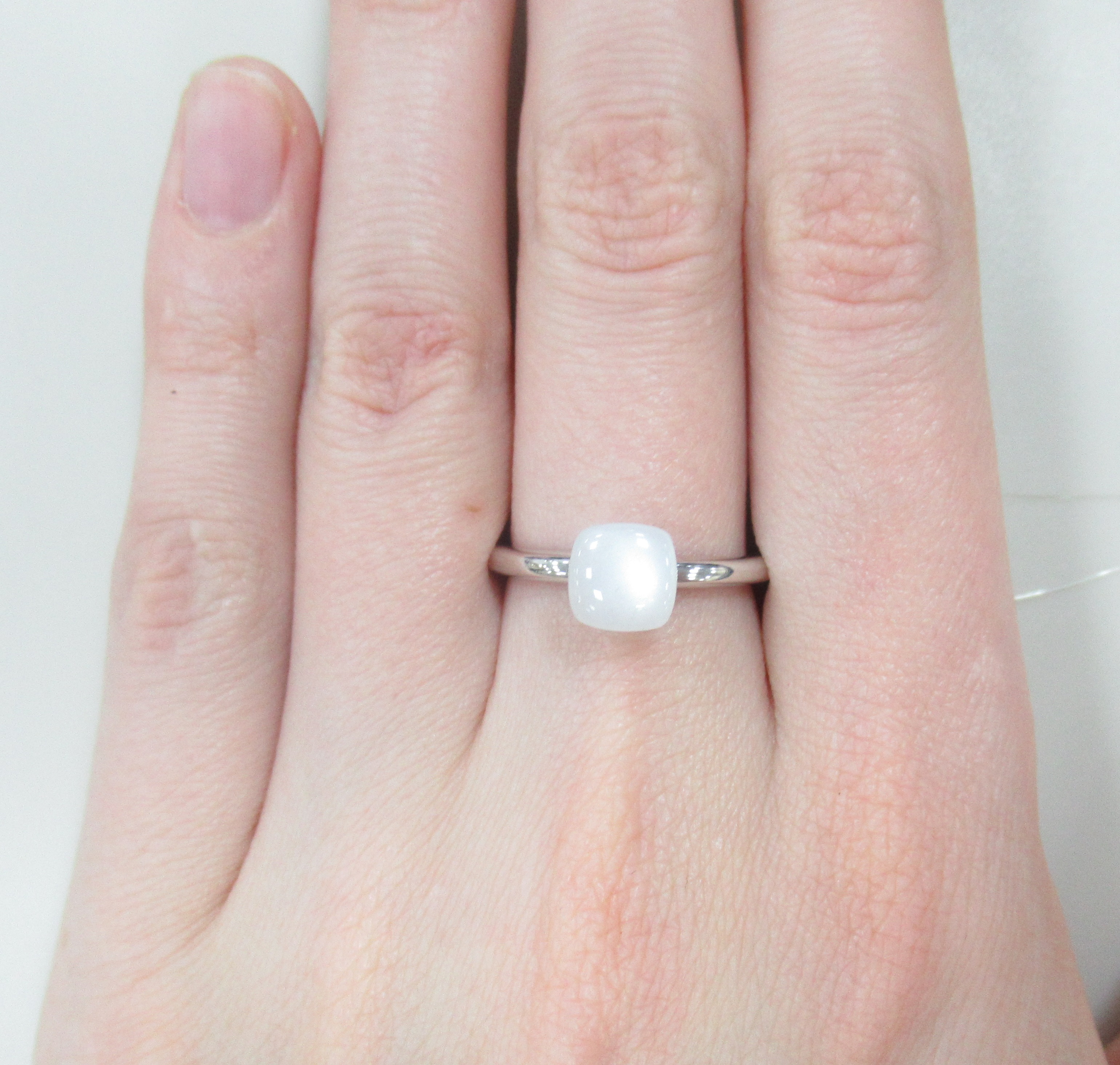 Серебряное кольцо с лунным камнем